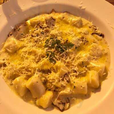 Pecorino Bar & Trattoria Jardins