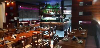 Tsuru Sushi E Wine Bar