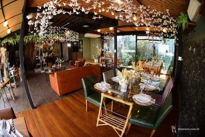 Lírios Bistrô E Café