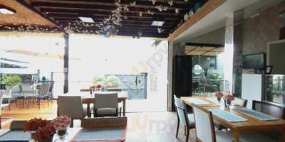 Lírios Bistrô E Café