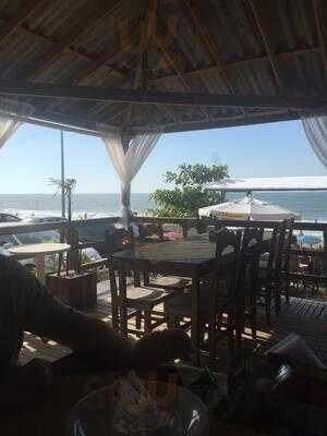 Beach House Bistro & Lounge