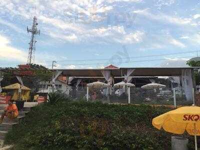 Beach House Bistro & Lounge