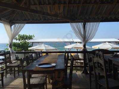 Beach House Bistro & Lounge