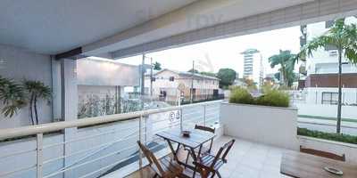 General Lee Redneck Pub