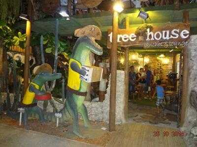 Treehouse Bar Lounge