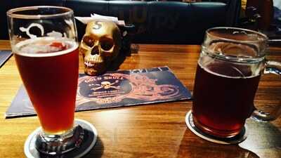 Goldie Skull Bar