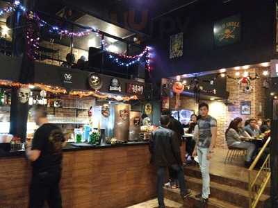 Goldie Skull Bar