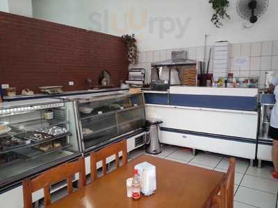 Cheles Rotisserie & Restaurante