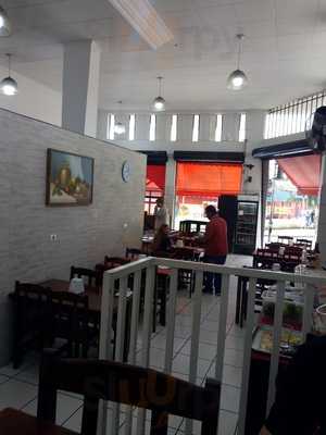 Cheles Rotisserie & Restaurante