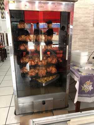 Cheles Rotisserie & Restaurante