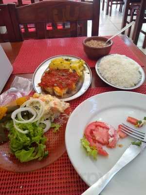 Cheles Rotisserie & Restaurante