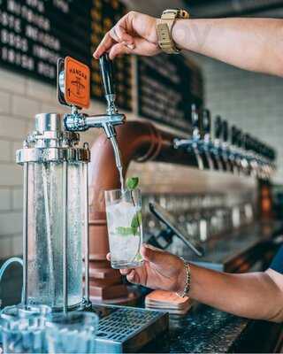 Hangar T6 Bar E Cervejaria