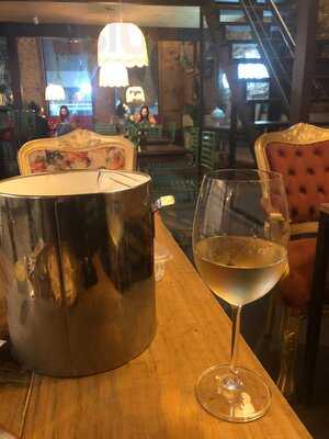 Amelie Creperie Et Bistrot