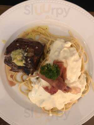 Amelie Creperie Et Bistrot