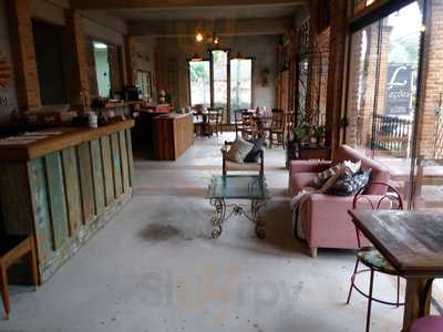 Republica Bistro & Cafe