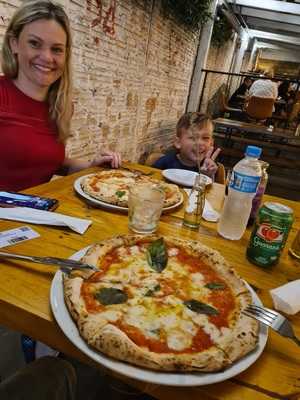 Amiche Pizzaria Napoletana