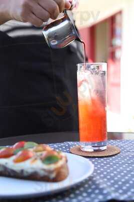 Carolina Café + Doceria