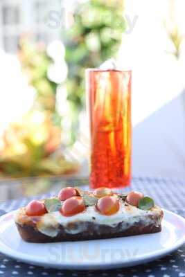 Carolina Café + Doceria