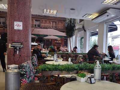 Paris Confeitaria E Cafe Bakery
