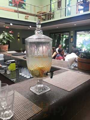 Flor & Salsa Bistrô