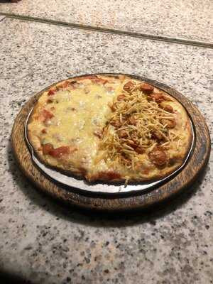 Charles Pizzaria Grill