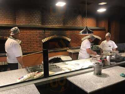 Charles Pizzaria Grill