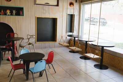 Kimi Café & Minifestas