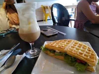 Kimi Café & Minifestas