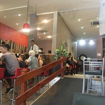 Naru Restaurante & Sushi Bar