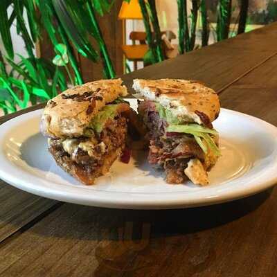 Flow Artesanal Burguers And Beers