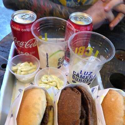Luz, Camera, Burger