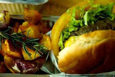 The Captain Hamburguer & Conveniencia