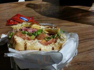 The Captain Hamburguer & Conveniencia