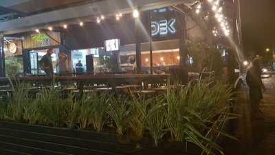Deck Music Bar