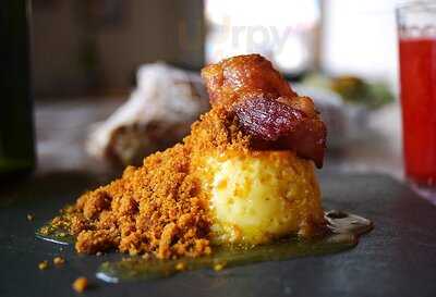 Porcadeiro - De Tudo Um Porco