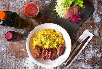 Porcadeiro - De Tudo Um Porco