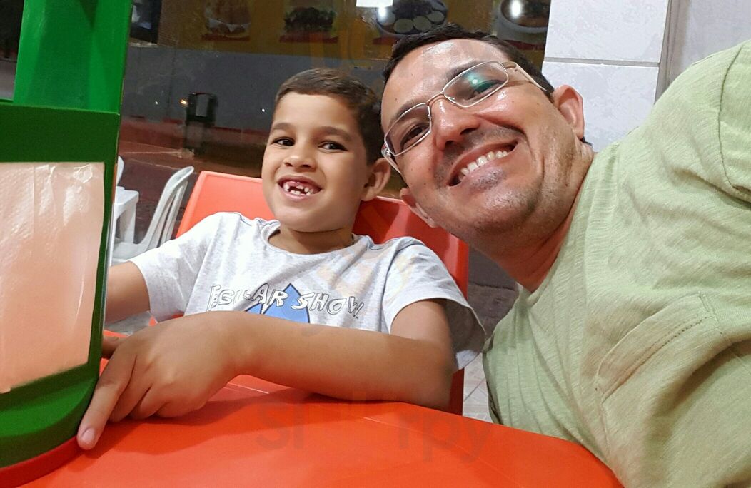 L L Pizzaria E Restaurante