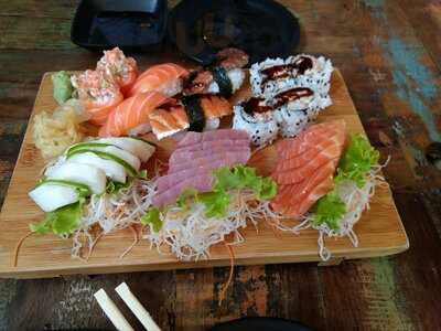 Suteki Sushi Lounge