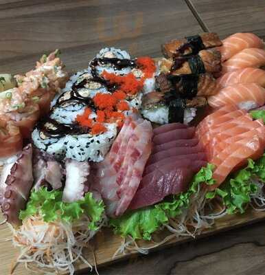 Suteki Sushi Lounge