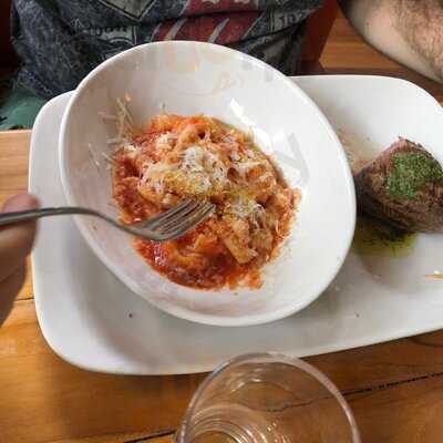 Oliver Caffe & Bistro