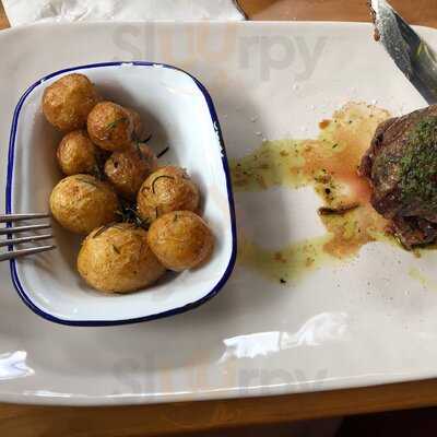 Oliver Caffe & Bistro