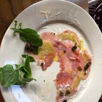 Oliver Caffe & Bistro