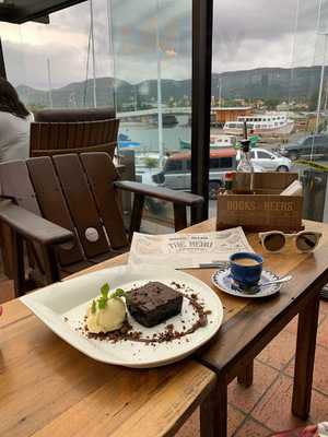 Lago's Restaurante E Bar