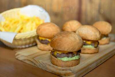 Santa Inês Tap House