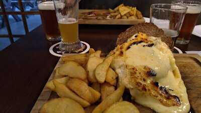 Roots Art Burger Craft Beer