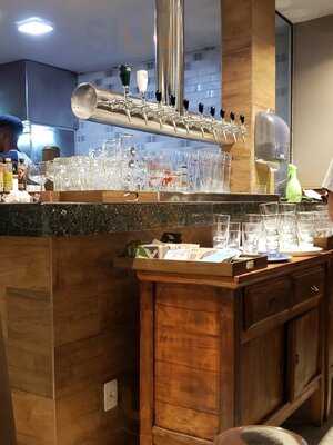 Roots Art Burger Craft Beer