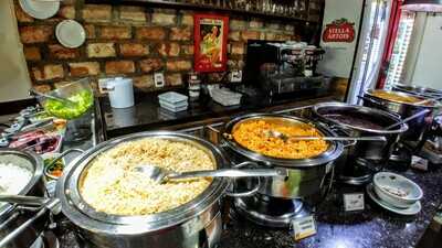 B & B Blend Cafe Bistro