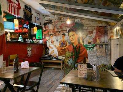 Los Bigotes De Frida