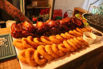 Macaco Véio Tattoo Bar And Burguer