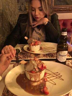 Bistrô Paris 6 Burlesque